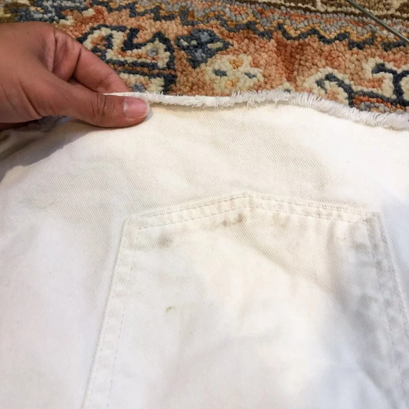 UO BDG Girlfriend High Rise White Denim Shorts 30 - Picture 4 of 5